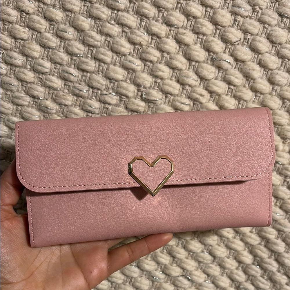 Elegant Pink Heart Clasp Wallet